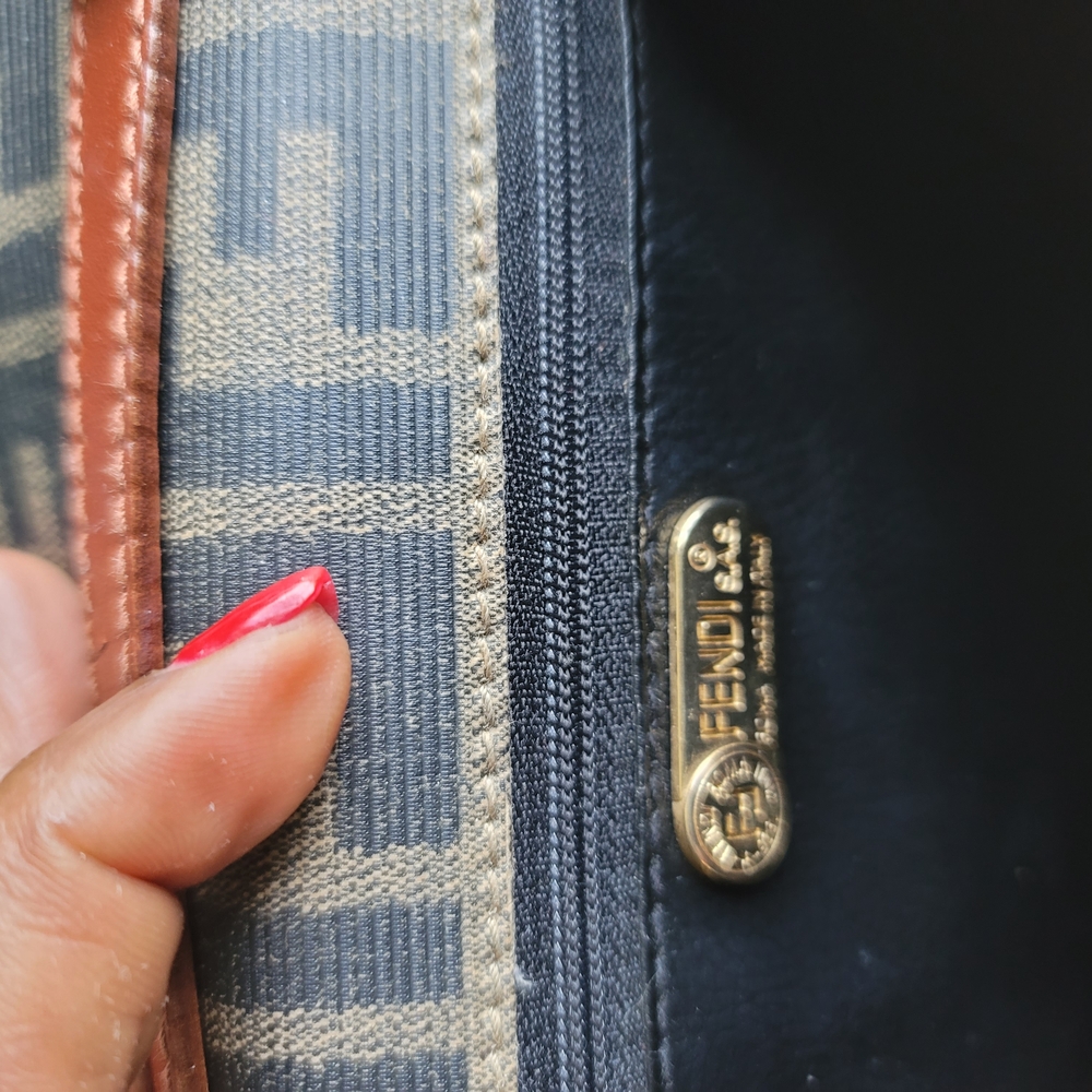 Fendi Black and Brown Crossbody Bag with Timeless Elegance